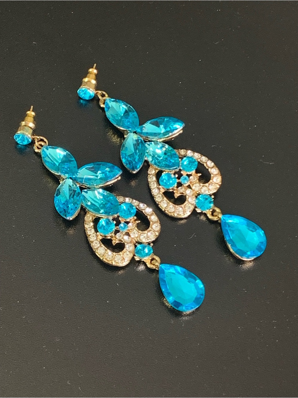 Stunning Aqua Blue Crystal Rhinestone Earrings